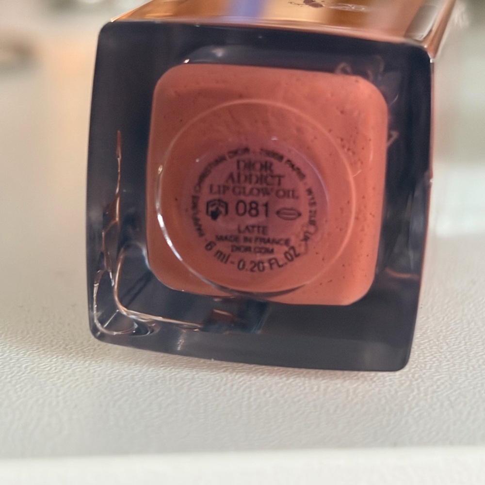 DIOR
Lip Glow Oil Hydrating High-Shine Gloss- 081 Latte Glaze - Picture 2 of 5